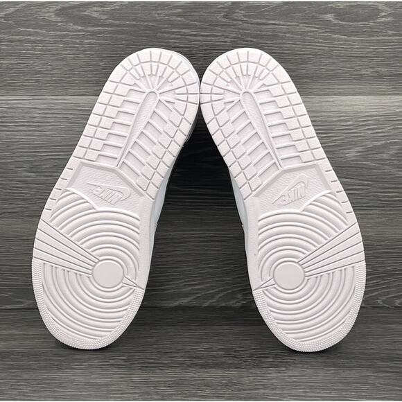 WMNS Air Jordan 1 Mid, Light Violet/White | Size 12W / 10.5M [new] BQ6472-500 - Picture 6 of 10